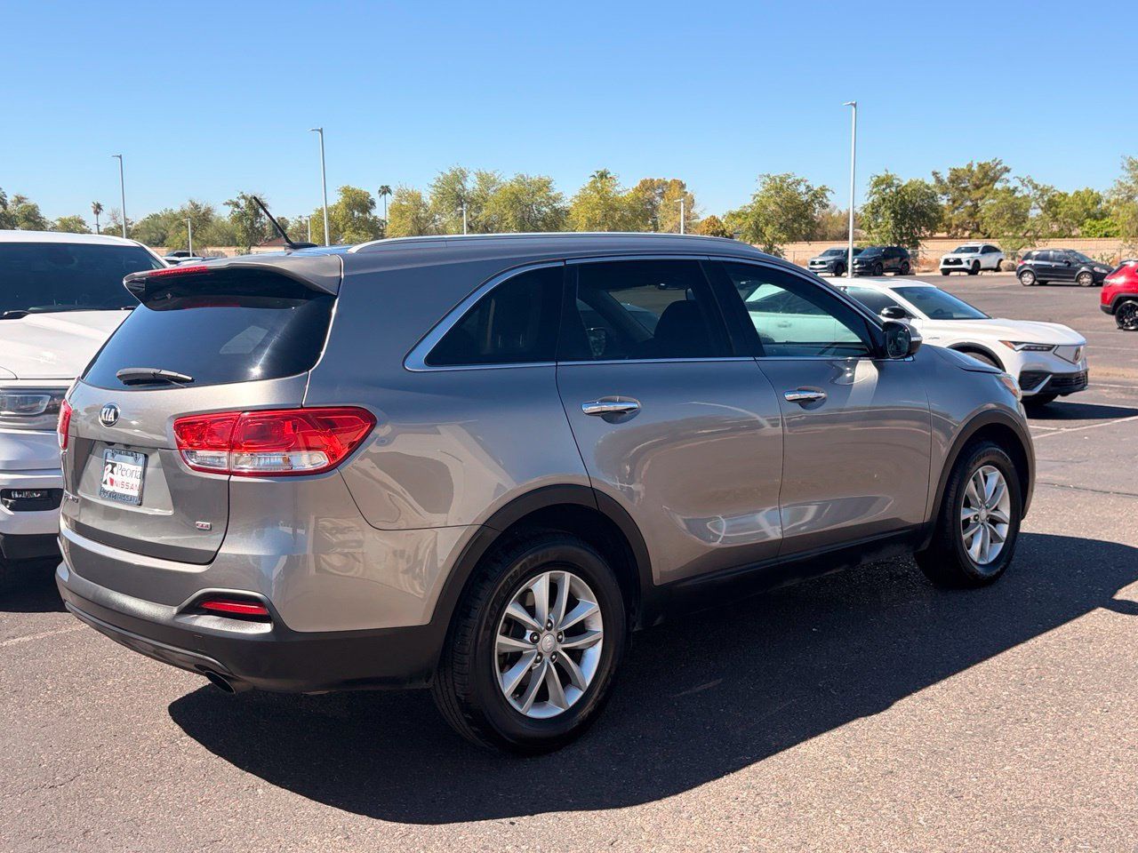 Used 2017 Kia Sorento FWD image 5