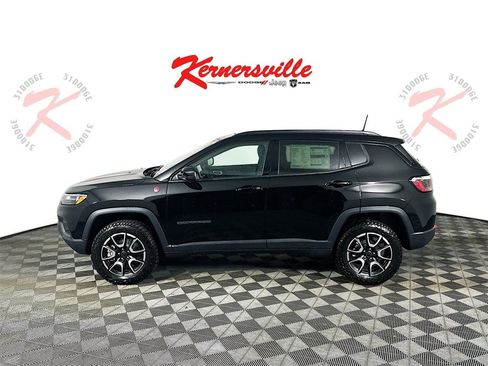 New 2026 Jeep Compass Trailhawk w/ Sun, Sound & Navigation Group image 4