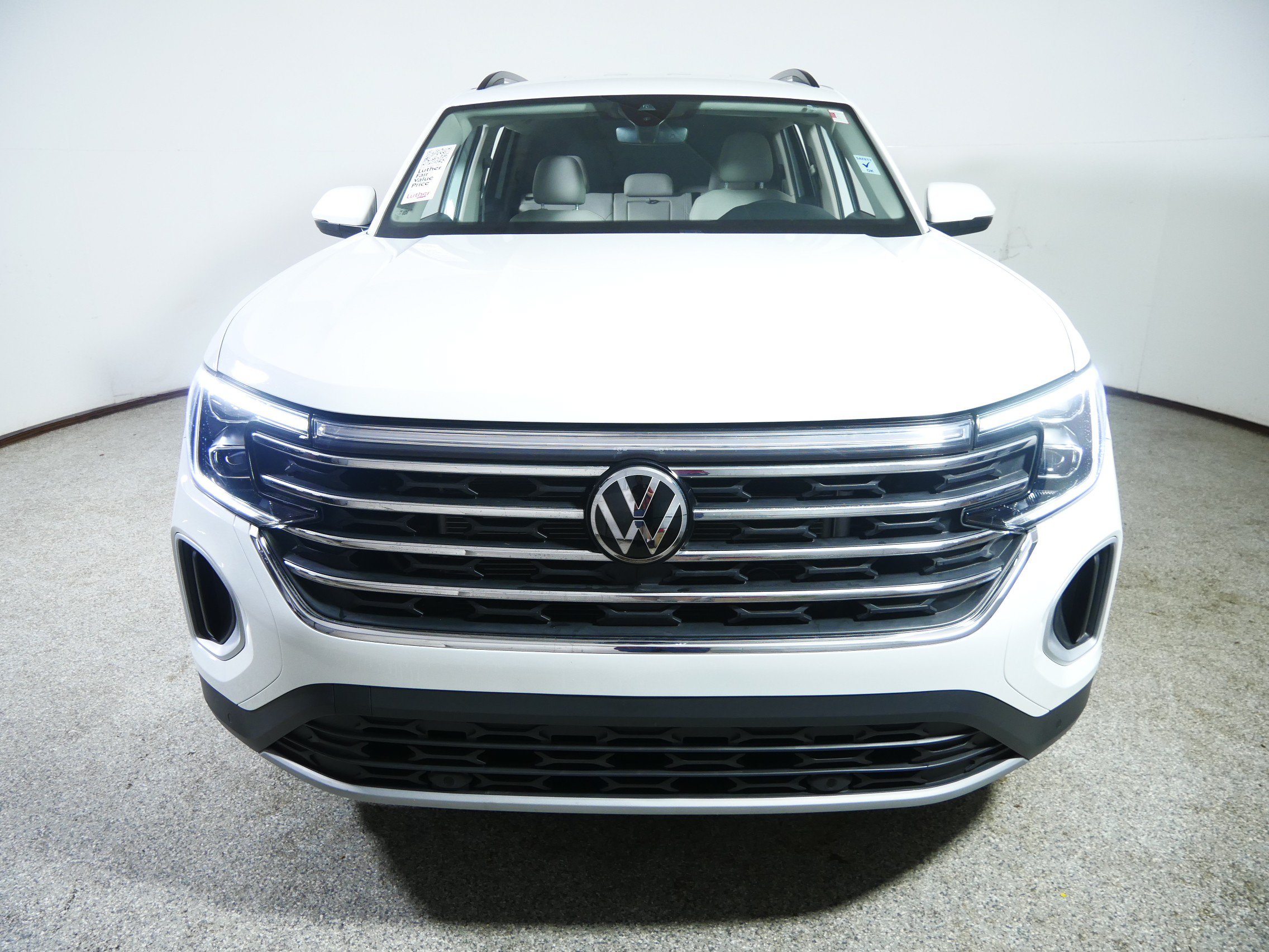 Used 2025 Volkswagen Atlas SE AWD/4WD image 2
