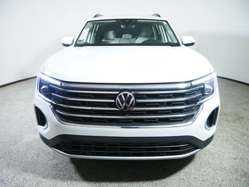 Used 2025 Volkswagen Atlas SE AWD/4WD image 2
