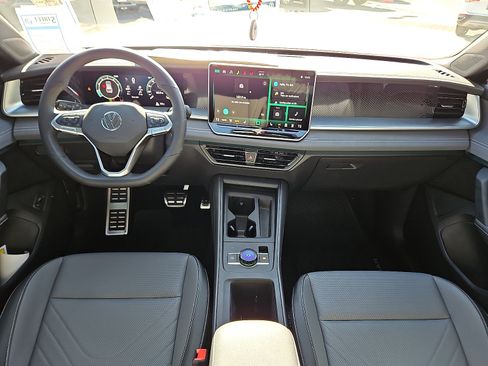 New 2026 Volkswagen Tiguan SE R-Line image 9