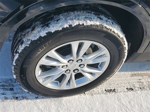 Certified 2024 Cadillac XT5 Luxury w/ LPO, Floor Liner Package image 6