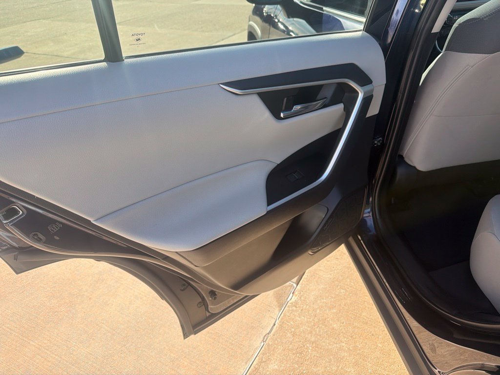 Used 2022 Toyota RAV4 XLE w/ Convenience Package FWD image 25