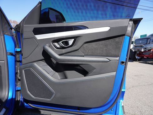 Used 2022 Lamborghini Urus image 29