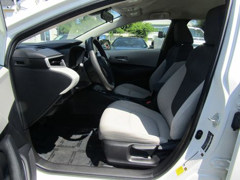 Used 2021 Toyota Corolla LE image 12