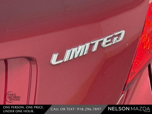 Used 2019 Toyota C-HR Limited FWD image 17