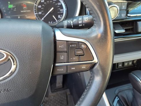 Used 2020 Toyota Highlander XLE image 31