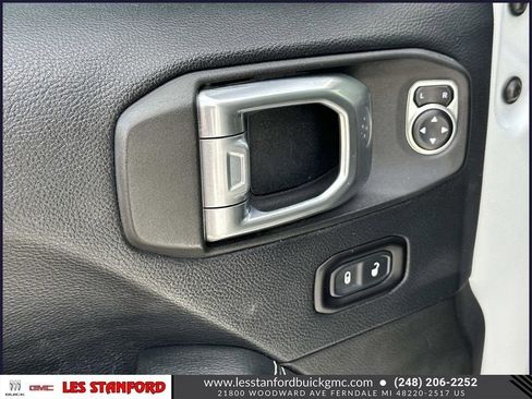 Used 2019 Jeep Wrangler Unlimited Sahara AWD/4WD image 17