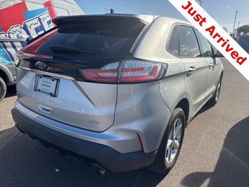 Used 2019 Ford Edge SE image 5