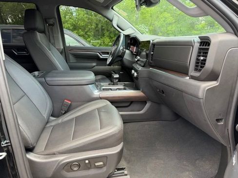 Used 2023 GMC Sierra 1500 SLT w/ SLT Premium Package AWD/4WD image 5