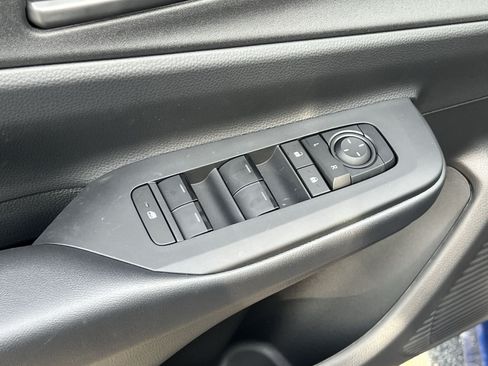 New 2026 Toyota Prius Plug-In Hybrid FWD image 11
