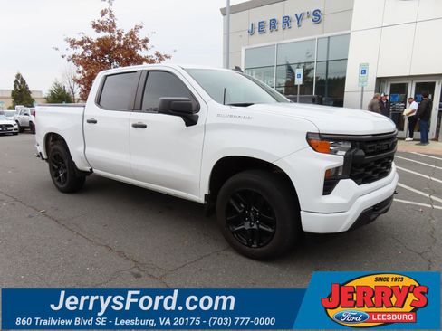 Used 2022 Chevrolet Silverado 1500 Custom image 1