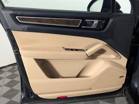 Certified 2023 Porsche Cayenne Platinum Edition AWD/4WD image 23