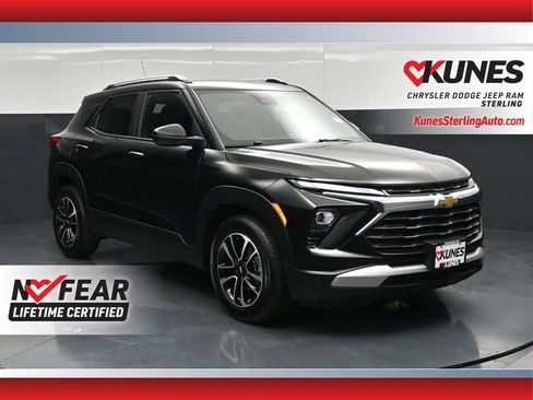 Used 2025 Chevrolet TrailBlazer LT FWD image 1