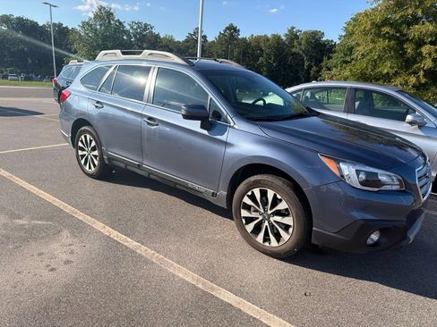 Used 2017 Subaru Outback 2.5i Limited AWD/4WD image 6