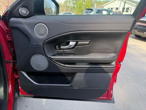 Used 2017 Land Rover Range Rover Evoque SE Premium image 22