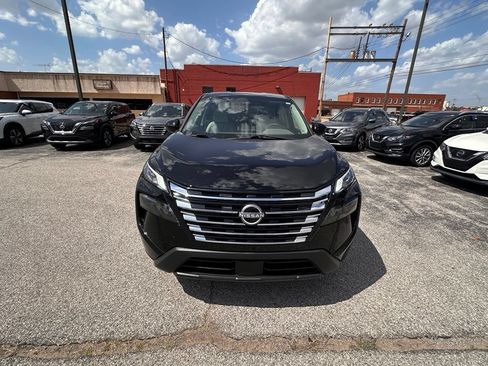 Certified 2025 Nissan Rogue SV FWD image 11