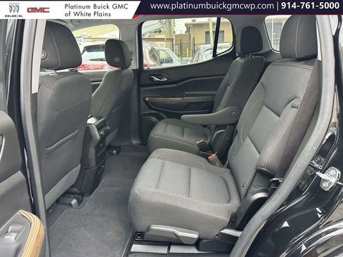 Used 2023 GMC Acadia SLE image 15