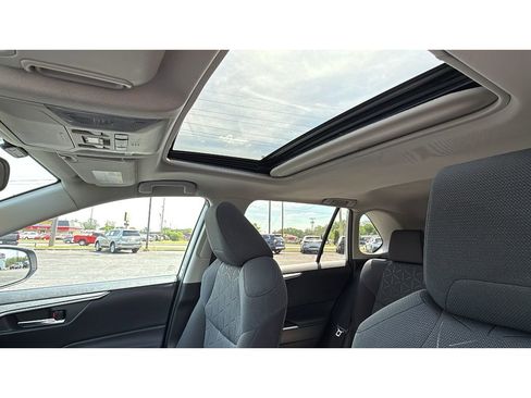 Certified 2020 Toyota RAV4 XLE w/ Convenience Package AWD/4WD image 26