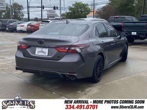 Used 2023 Toyota Camry SE image 9