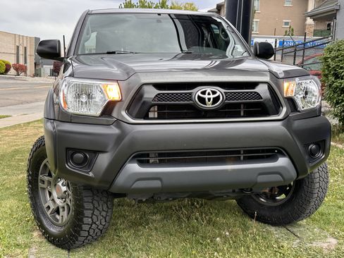 Used 2015 Toyota Tacoma 4x4 Access Cab w/ Convenience Package image 4