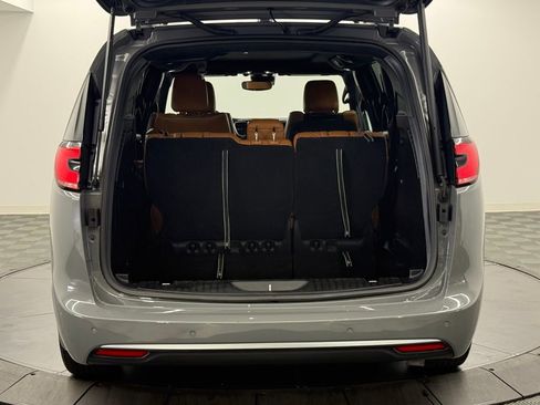 Used 2022 Chrysler Pacifica Pinnacle image 13