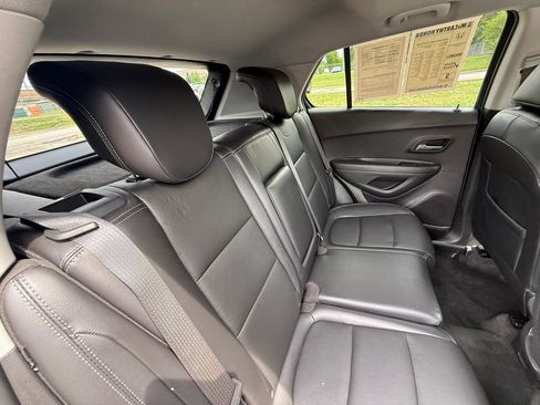 Used 2018 Chevrolet Trax Premier w/ Midnight Edition FWD image 34