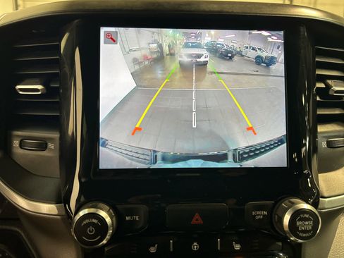 Used 2022 RAM 1500 Big Horn AWD/4WD image 5