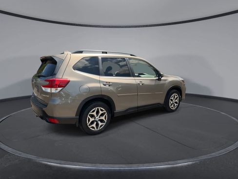 Used 2020 Subaru Forester Premium AWD/4WD image 8