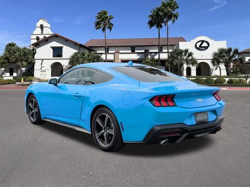 Used 2025 Ford Mustang Coupe RWD image 4