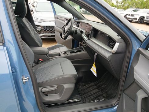 New 2026 Volkswagen Tiguan SE R-Line FWD image 23