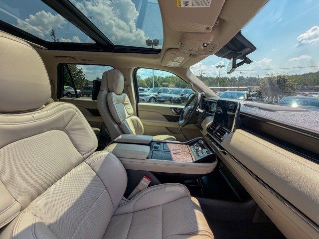 Used 2019 Lincoln Navigator Reserve AWD/4WD image 29