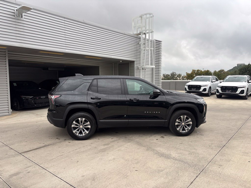 Used 2026 Chevrolet Equinox LT FWD image 9