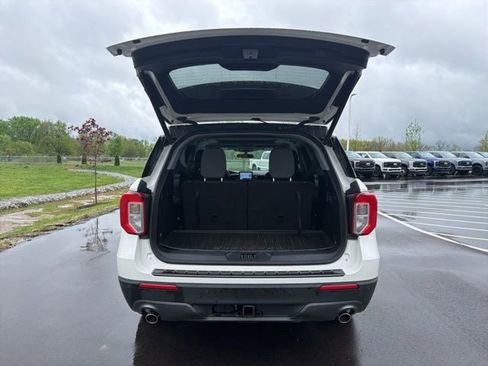 Used 2023 Ford Explorer XLT w/ Equipment Group 202A AWD/4WD image 11