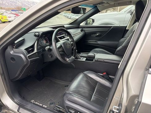 Used 2019 Lexus ES 350 w/ Accessory Package image 11