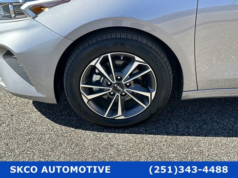 Used 2024 Kia Forte LXS w/ LXS Technology Package image 9