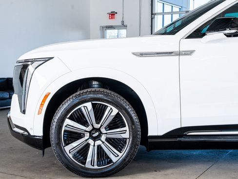 Used 2025 Cadillac Escalade IQ Luxury 2 image 9