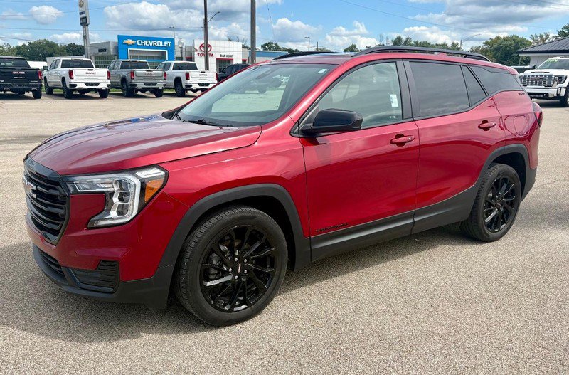 Used 2024 GMC Terrain SLE w/ Driver Convenience Package FWD image 7