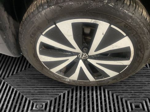 Used 2022 Volkswagen Taos SE image 32