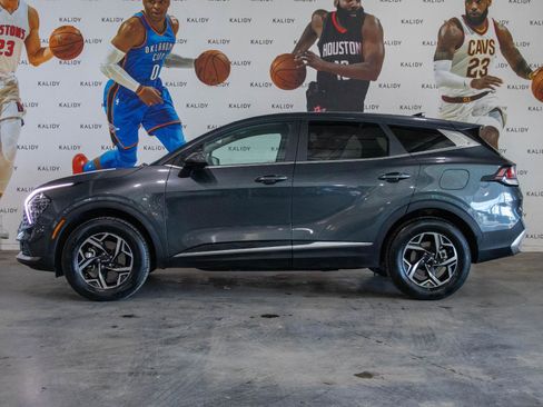 Used 2025 Kia Sportage LX image 16