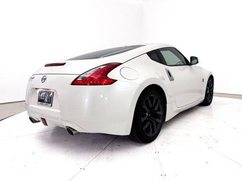 Used 2015 Nissan 370Z Touring RWD image 16