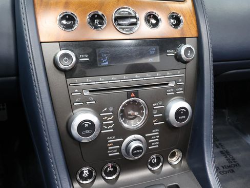 Used 2014 Aston Martin V8 Vantage Roadster image 30