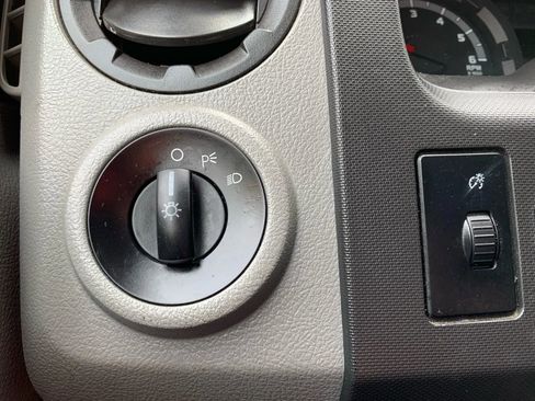 Used 2013 Ford E-350 and Econoline 350 Super Duty image 19