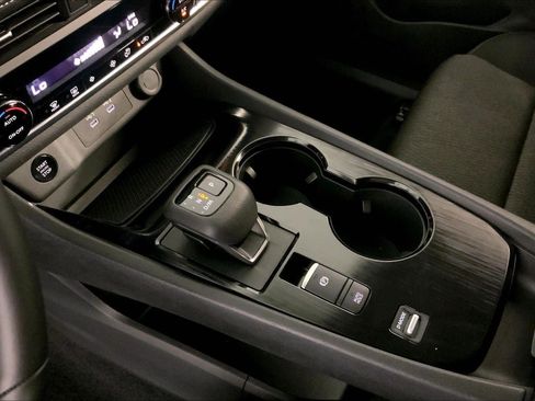 Used 2025 Nissan Rogue SV FWD image 17