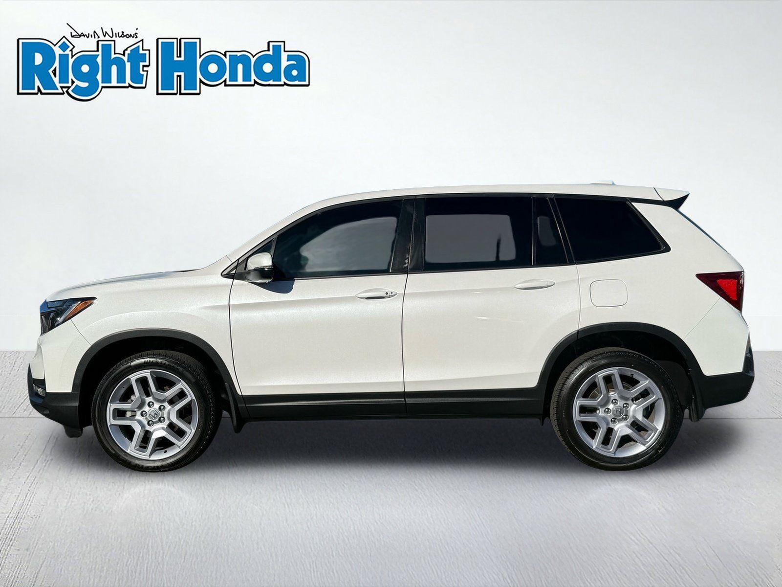 Used 2024 Honda Passport EX-L image 4