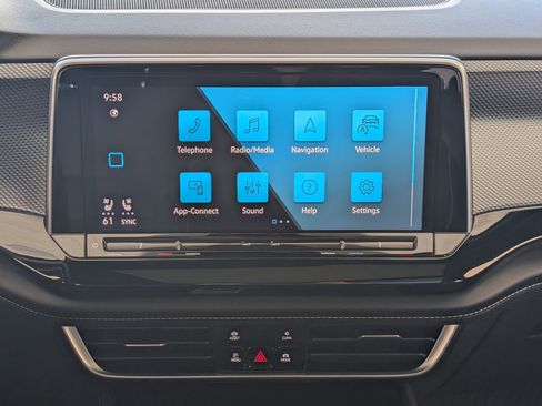 Used 2025 Volkswagen Atlas Cross Sport SEL image 26