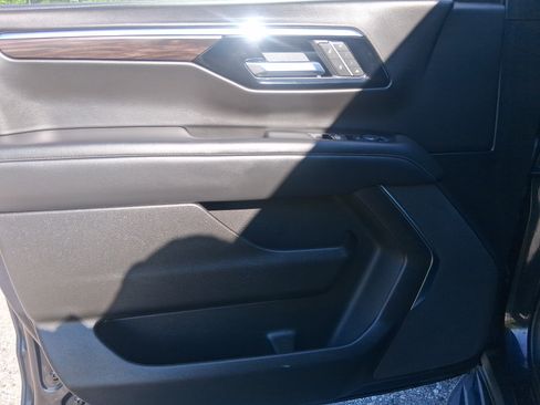 Used 2025 Chevrolet Tahoe LT AWD/4WD image 15