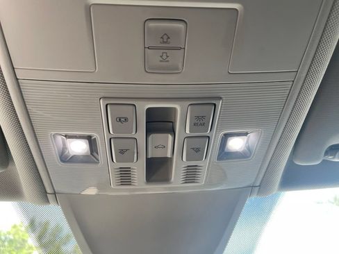 Used 2024 Volkswagen Tiguan SE w/ Panoramic Sunroof Package FWD image 13