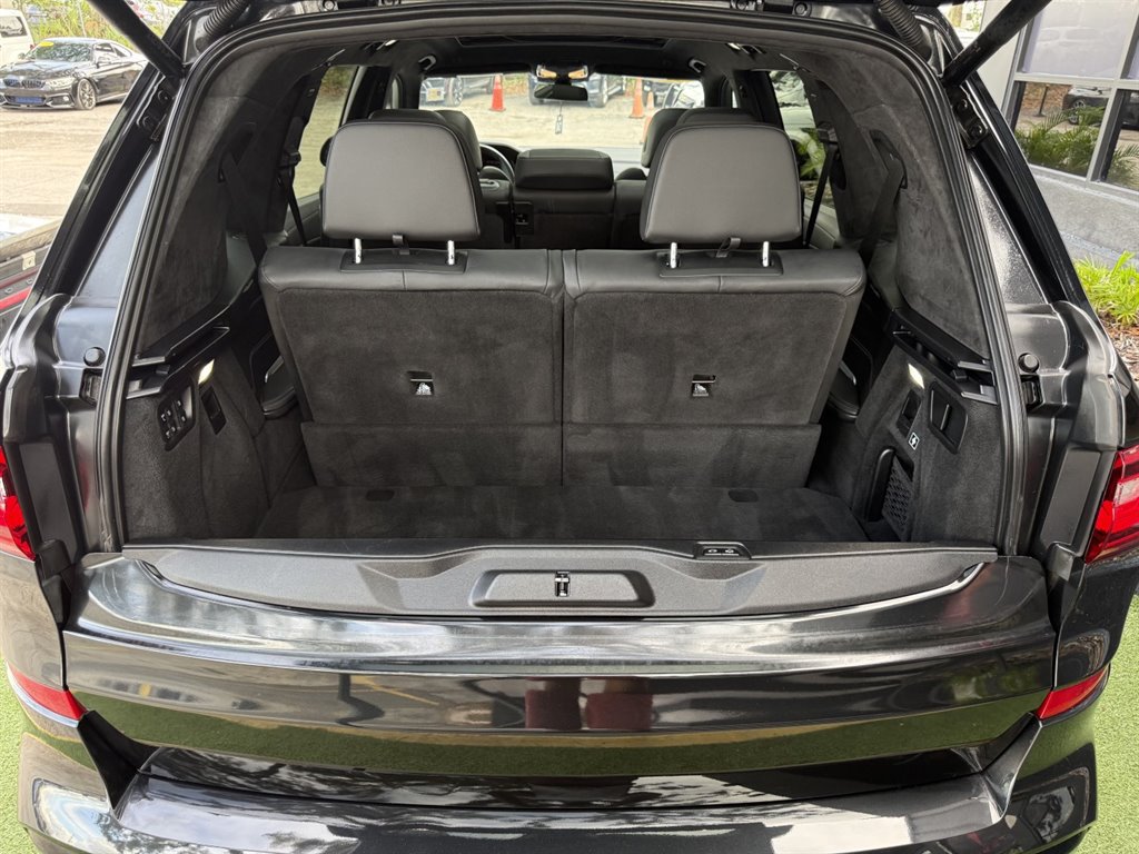 Used 2022 BMW X7 xDrive40i w/ M Sport Package AWD/4WD image 34