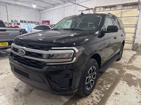 Used 2024 Ford Expedition XLT image 3